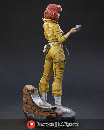 Red Head News Reporter - 1/10 Scale Statue