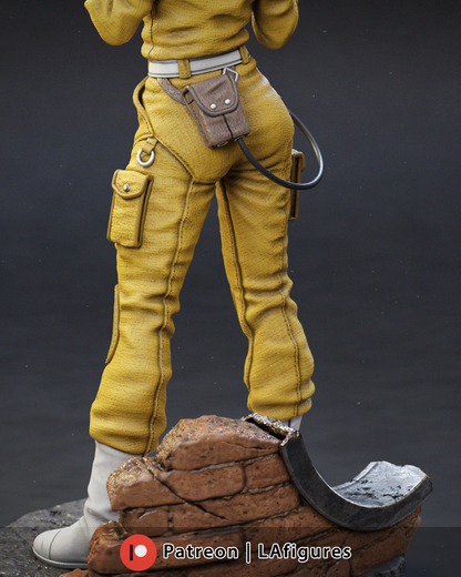 Red Head News Reporter - 1/10 Scale Statue